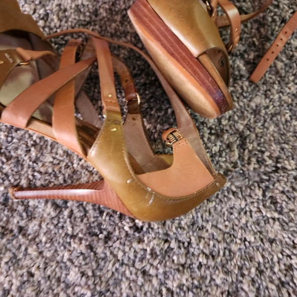 Michael Kors size 7.5 - Picture 12 of 16